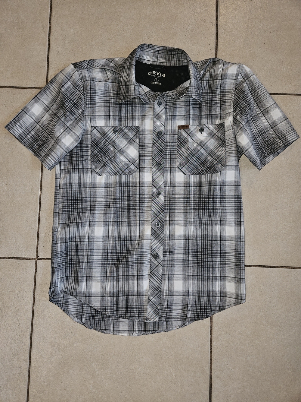Orvis Men’s Short-Sleeve Plaid Button-Down Shirt in Black and White